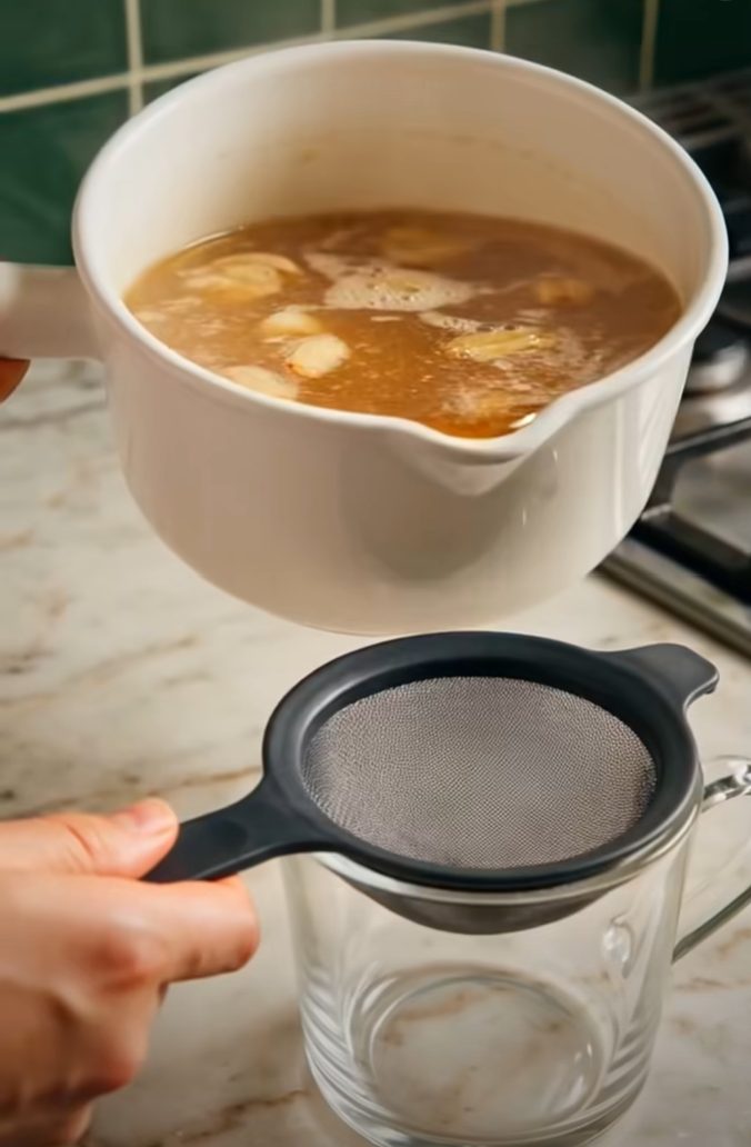 Garlic and Cinnamon Tea – A Simple Brew That Supports Your Liver and Natural Detox