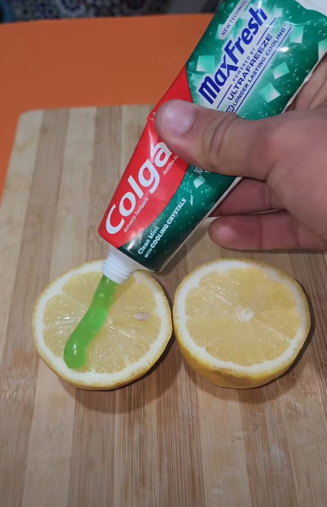 mon and Toothpaste โ A Surprising Duo That Cleans Burnt Pans Like Magic