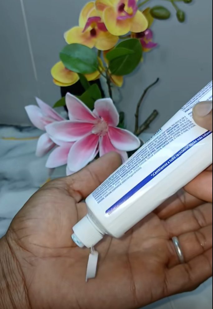 Mix Toothpaste, Sugar, and Honey – A Simple Hand Scrub You Can Make in Seconds