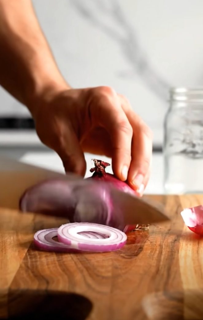 Onion, Garlic & Cinnamon Compress – A Warm Chest Poultice for Congestion and Coughs