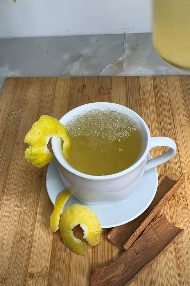 Lemon Peel Tea โ A Warm, Aromatic Infusion That Supports Digestion and Immunity