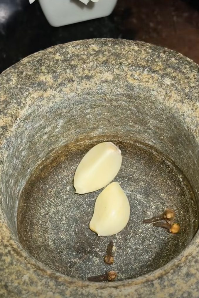 Garlic & Clove Paste – A Potent, All-Natural Remedy Crushed in Minutes