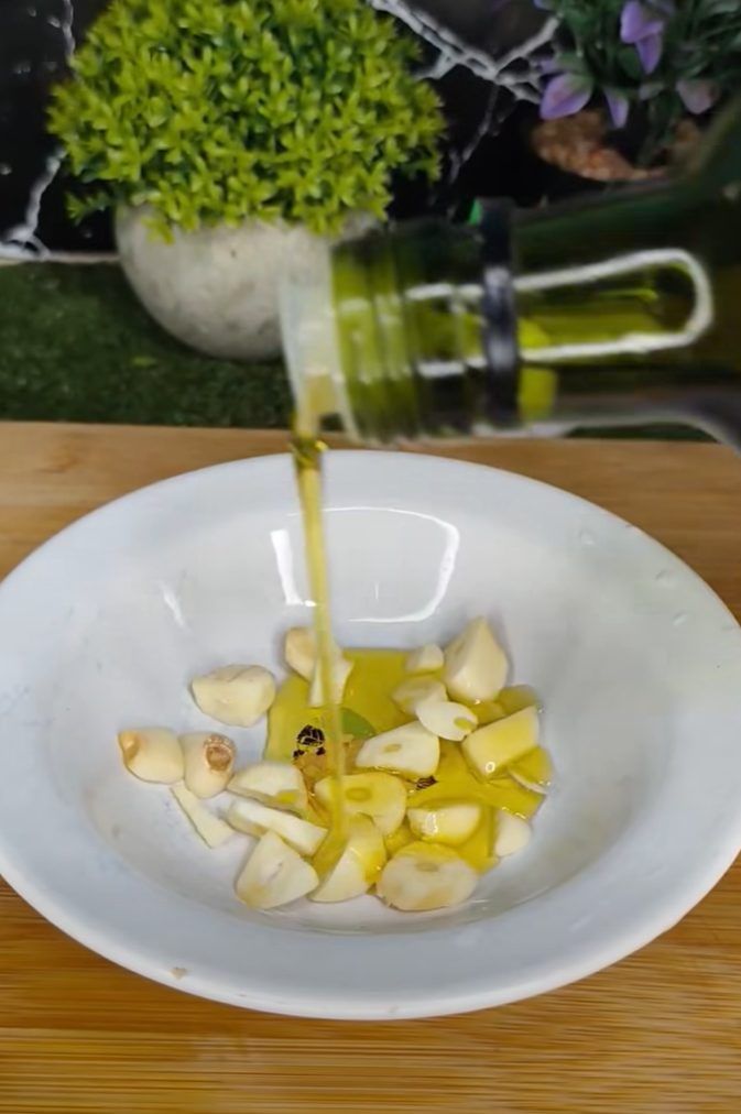Garlic, Olive Oil, Lime, and Honey: A Potent Traditional Health Tonic
