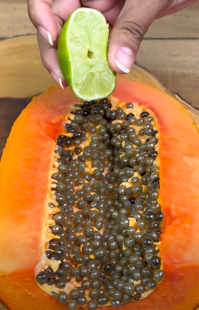 The Papaya Seed and Lime Elixir: A Natural Digestive Powerhouse
