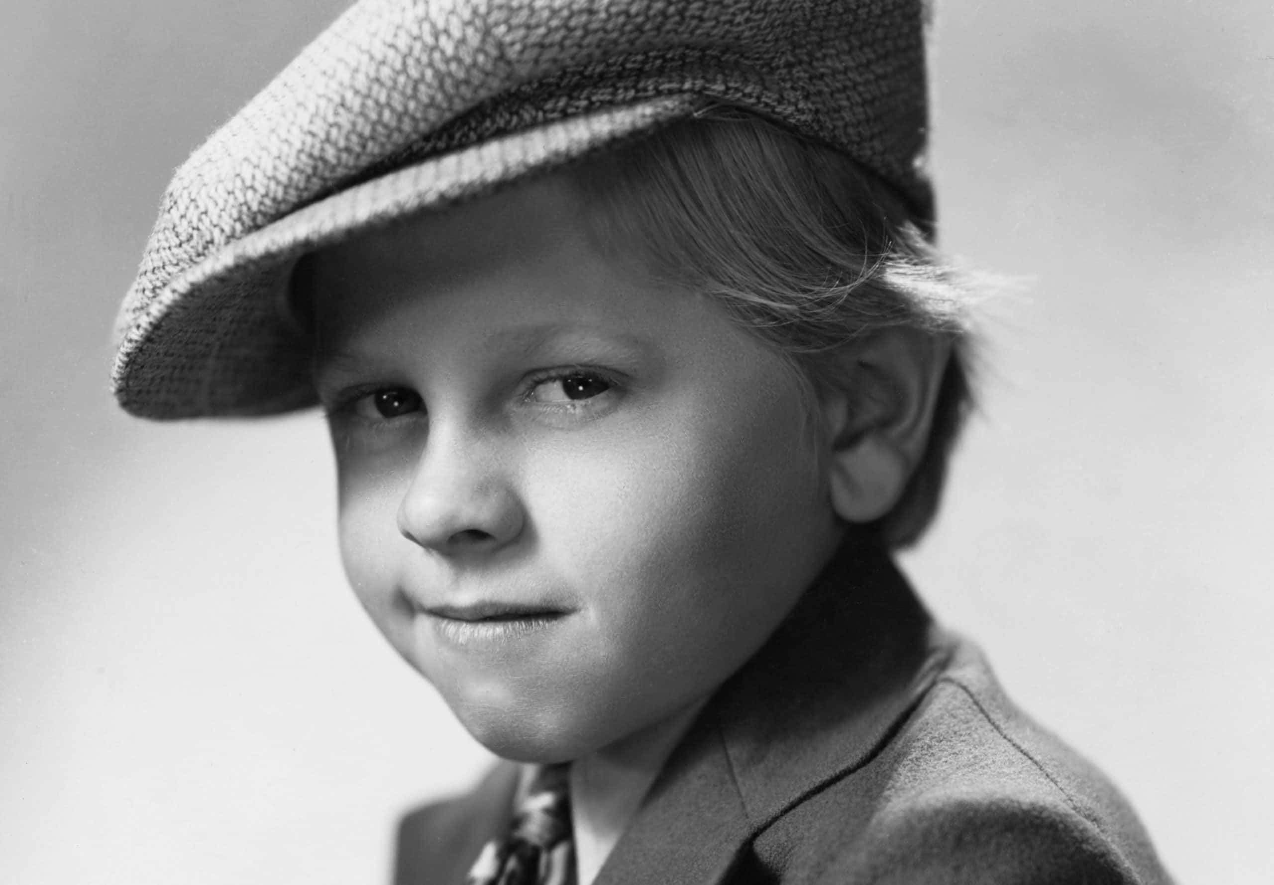 From Rascal to Beloved Comedy Star: Mickey Rooney’s Remarkable Journey