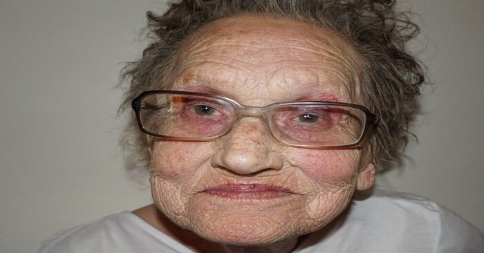 Granddaughter’s Makeup Makeover for Her 80‑Year‑Old Grandma Delivers a Truly Impressive Transformation
