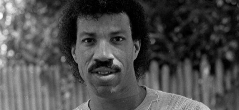 Lionel Richie Rushed to ICU After Struggling to Finish Concert